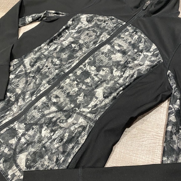 Eddie Bauer Women’s track jacket - Picture 2 of 6